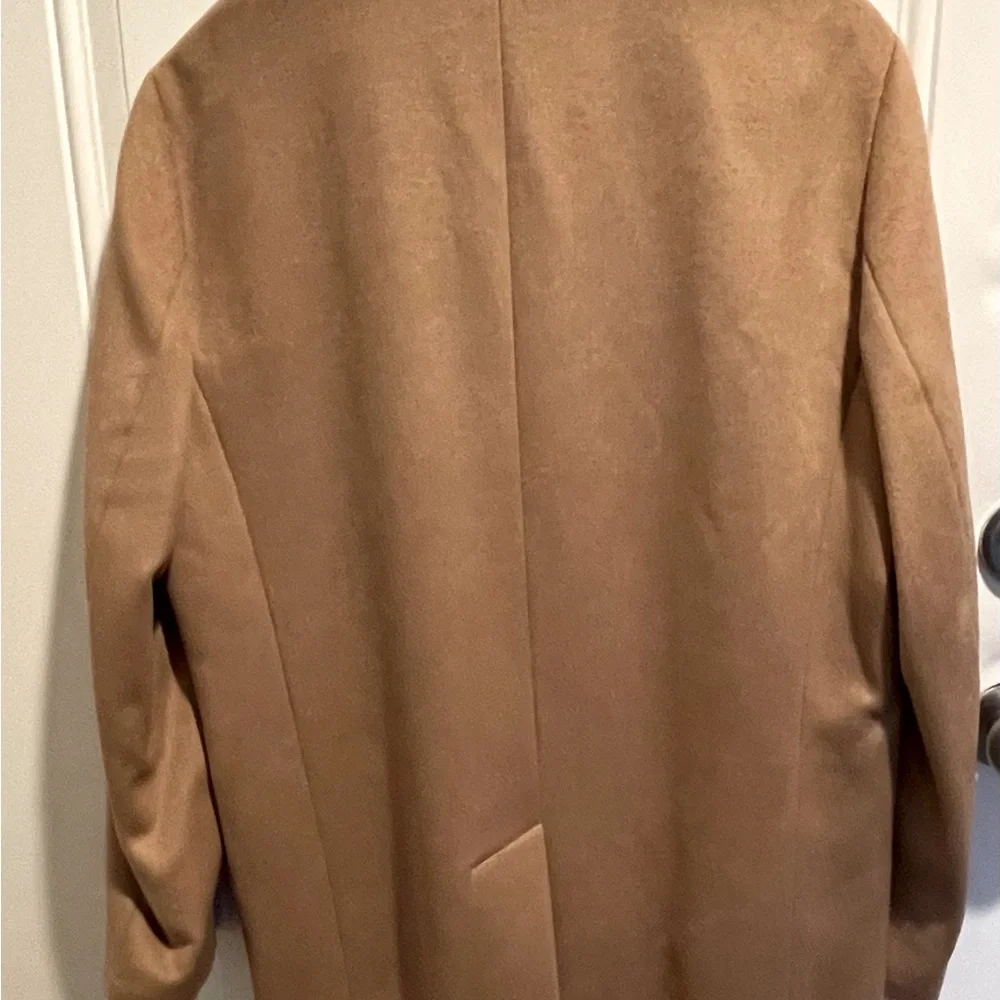 New without tags…Beautiful men’s topcoat..camel/tan color mint condition - Picture 2 of 5